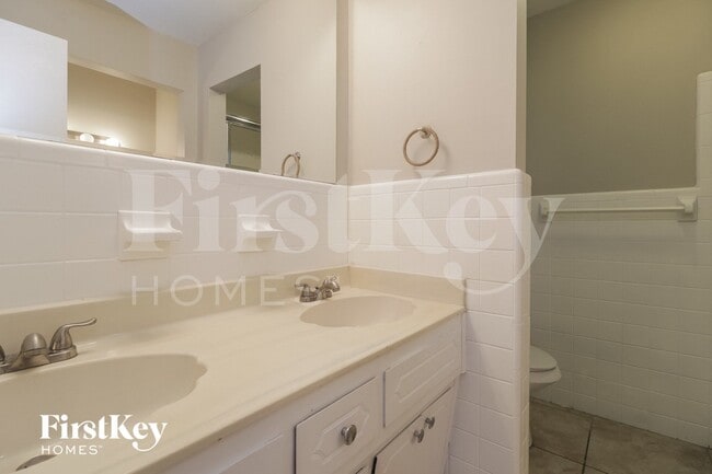 Building Photo - 1340 Sharon Dr