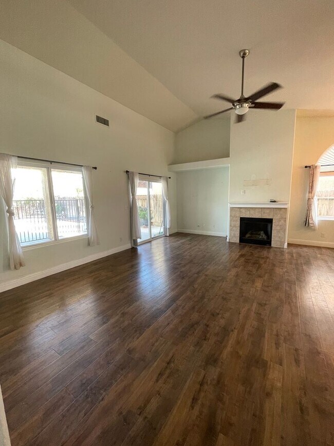 Building Photo - Luxury 3 Bed / 2 Bath Home with Pool and Solar Panels – Available 4/1/2026