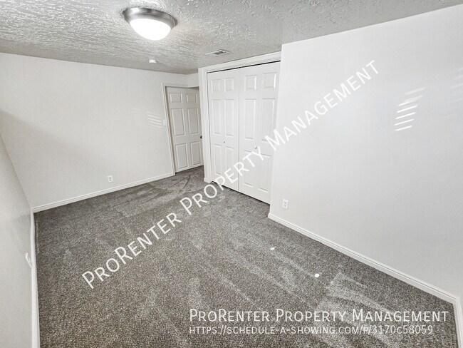 Building Photo - 1162 Collins Blvd