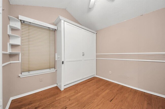 Building Photo - 12922 Grovemill Dr