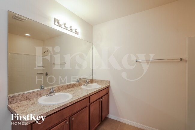 Building Photo - 119 SE 20th St