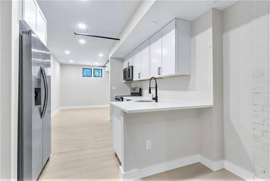 Building Photo - 72 Kendrick Ave