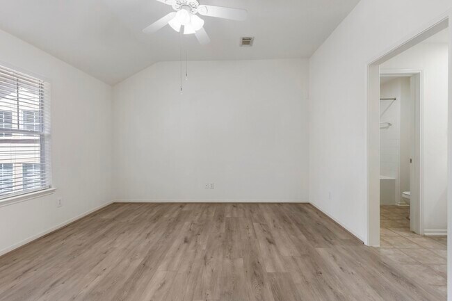 Building Photo - 67 Woodlily Pl