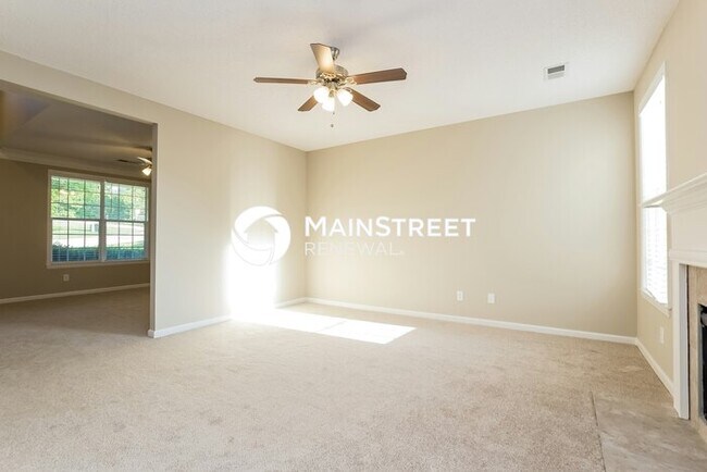 Building Photo - 4 Bedroom Pet-Friendly Home in Douglasville, GA with Main Street Renewal
