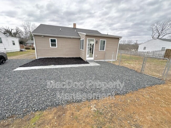 Building Photo - 210 Jett Dr