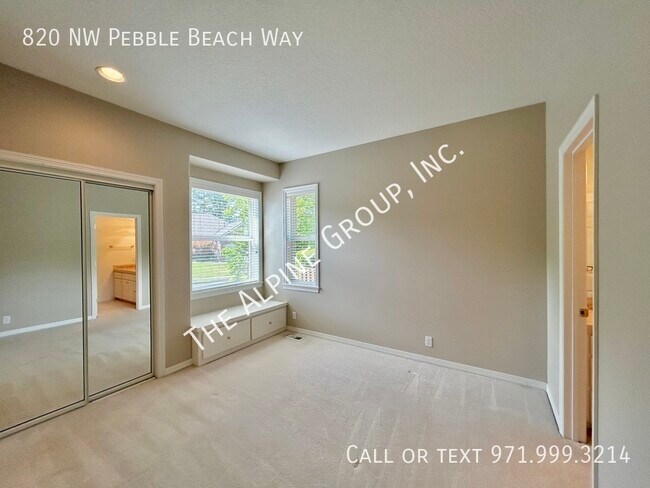 Building Photo - 820 NW Pebble Beach Way