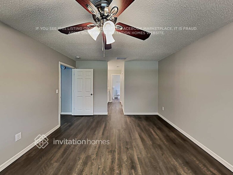 Building Photo - 15111 Roundup Dr