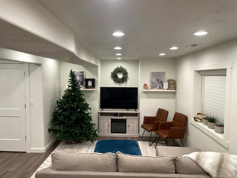 Building Photo - 1221 N 100 E