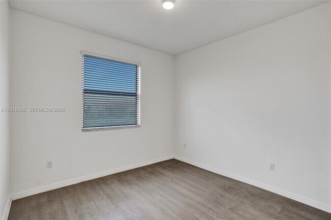 Building Photo - 643 NE 191st Terrace