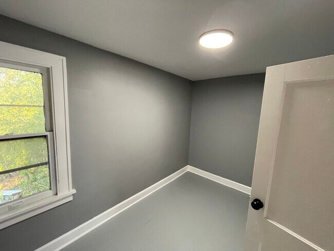 Building Photo - SECTION 8 and EDEN Accepted!!! Newly Renovated 3 Brd Home!