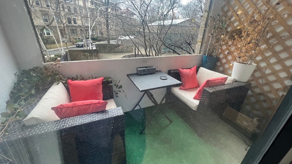 Building Photo - 1731 Beacon St