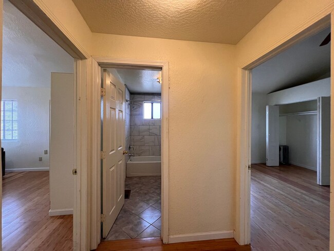 Building Photo - 3 Bedroom 2 Bath Silver Springs Home on 13...