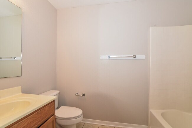 Building Photo - 499 Katherwood Ct