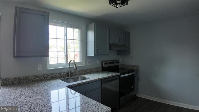Building Photo - 1721 Springhouse Ct