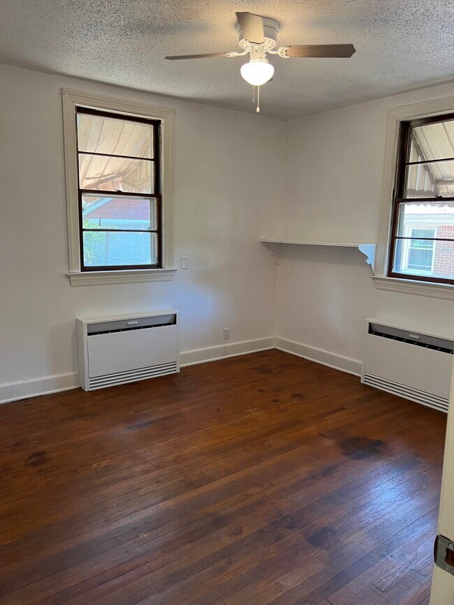 Building Photo - 1370 S Braden Crescent