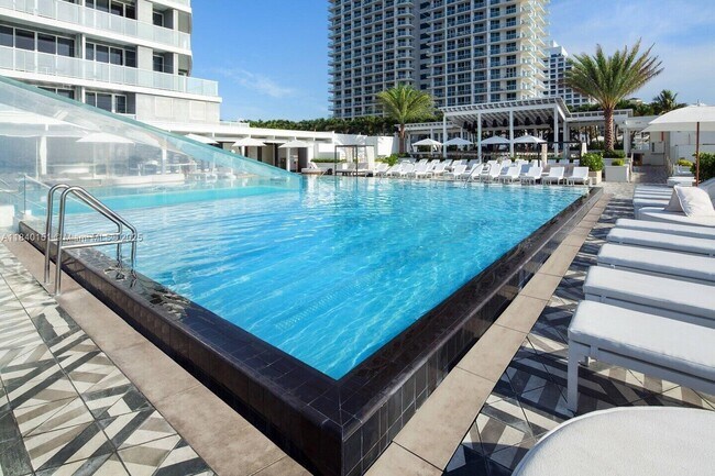 Building Photo - 3101 Bayshore Dr