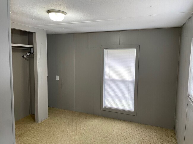 Building Photo - 3 BDRM 1/5 BA SINGLEWIDE MOBILE HOME IN PARK,INSIDE PETS OK WITH $25 EXTRA PER MONTH & $250 NON-R...