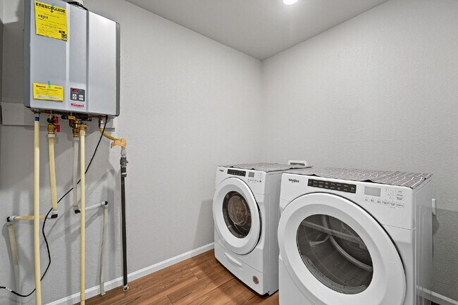 Building Photo - Stunning 3-Bed Townhome in Northglenn w/ 2...