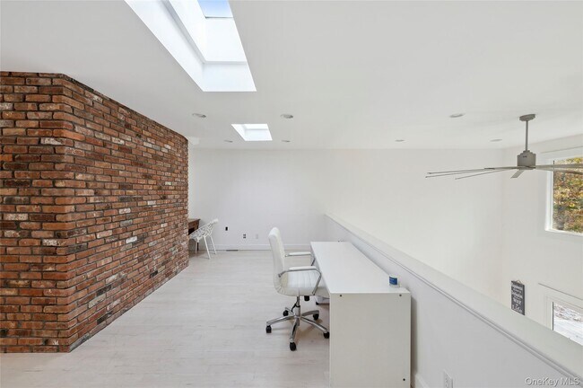 Building Photo - 6 Woodland Way