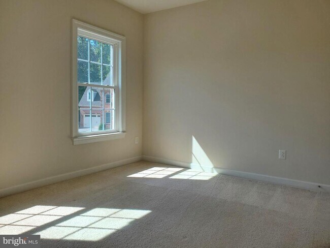 Building Photo - 411 Greenebaum Ln