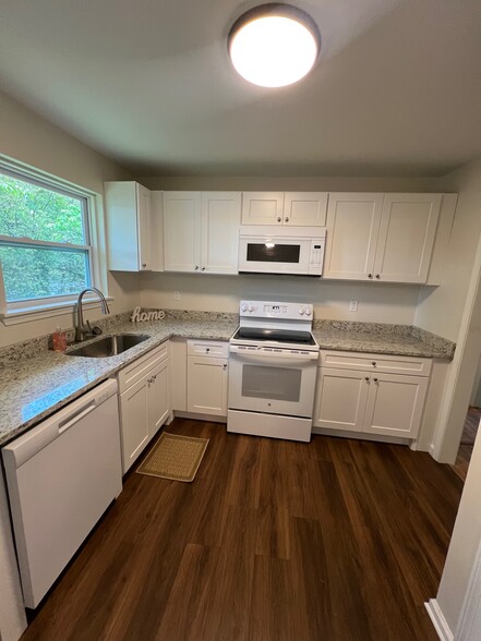 Building Photo - 763 San Fernando Dr
