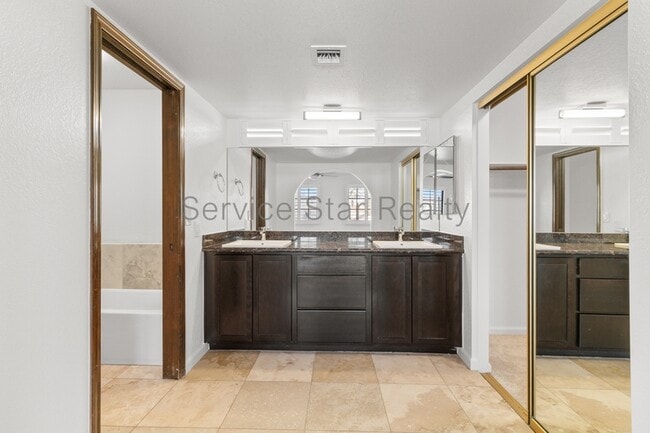 Building Photo - 439 E Barbara Dr