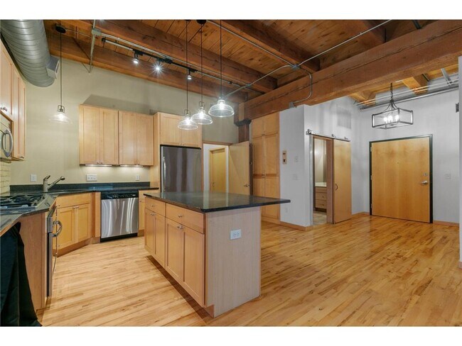 Building Photo - 607 Washington Ave S