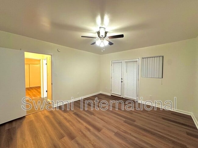 Building Photo - 674 W 27th St