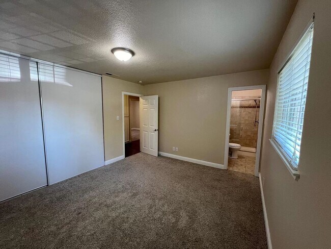 Building Photo - 10528 Coloma Rd