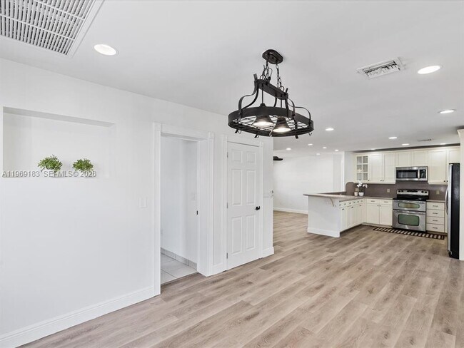 Building Photo - 8 SW 11th St