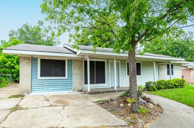 Building Photo - 3400 Nashville Ave
