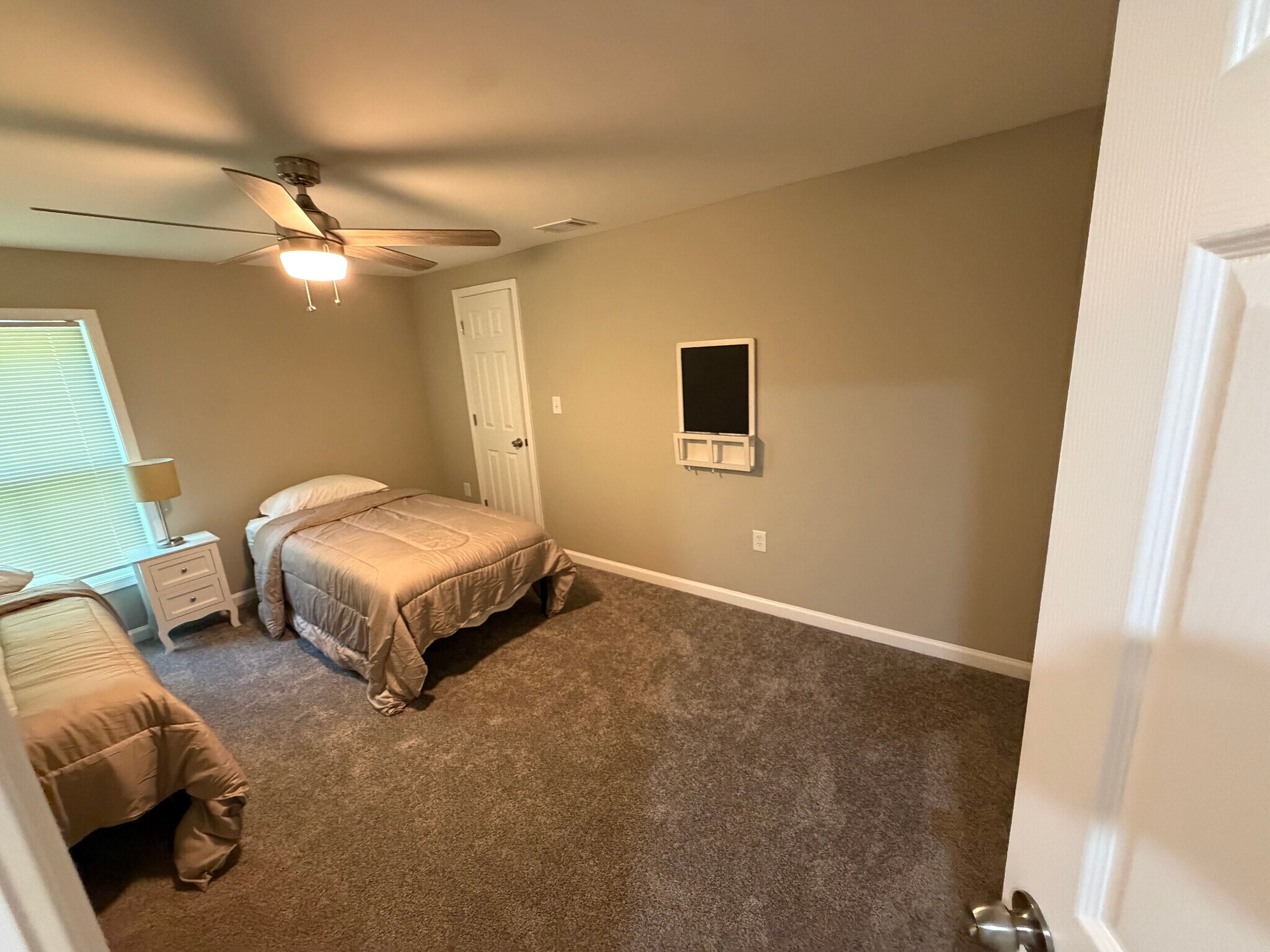 Building Photo - Room in House on Bolton Rd NW