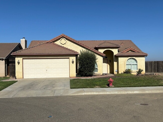 Primary Photo - Well maintained 3 bedroom house in Newman