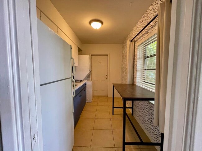 Building Photo - 2204 NW 3rd Ave