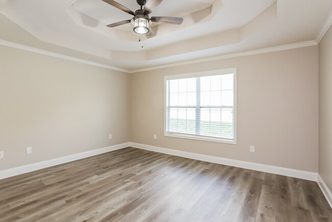 Building Photo - 204 Raleigh Way