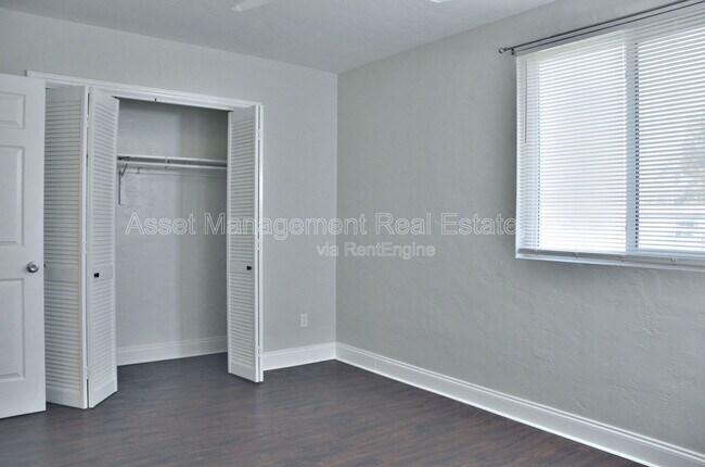 Building Photo - 2822 37th Ave N