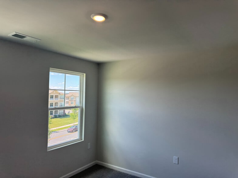 Building Photo - Room in Townhome on Kasota Ln