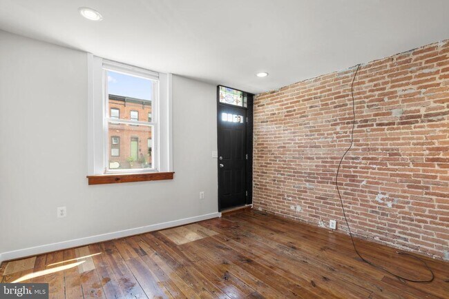 Building Photo - 112 E Randall St