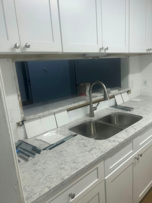 Building Photo - 1230 Hanover Pl