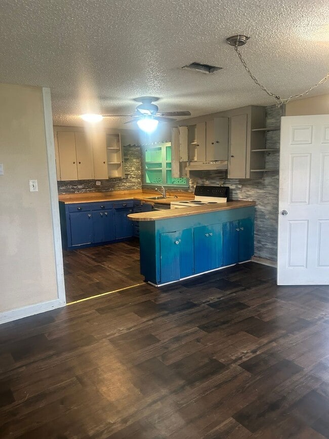 Building Photo - Contact Peggy Goodman 501 676 1758