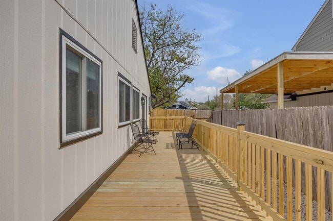 Building Photo - 2104 Andover Dr