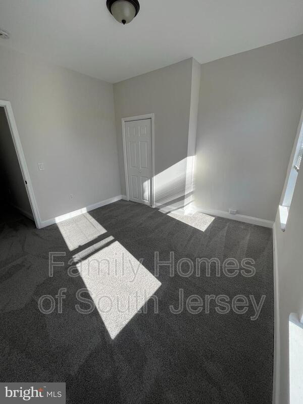 Building Photo - 3205 Latona St