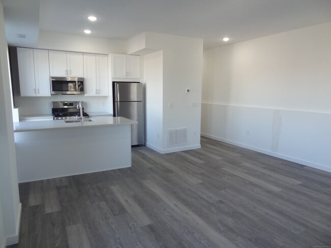 Building Photo - 2806 Fairfield Ave