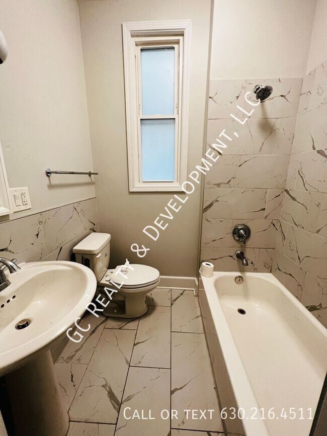 Building Photo - 6401 S Eberhart Ave