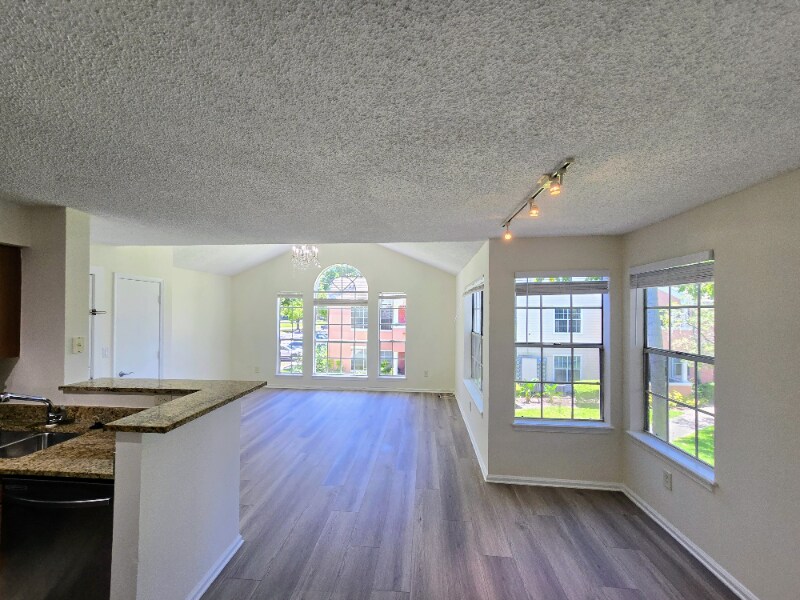 Building Photo - 1125 Crystal Way
