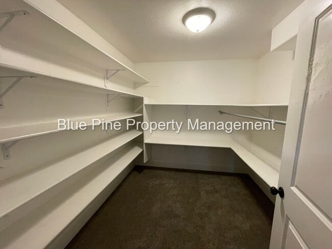 Building Photo - 3930 E Vision Dr