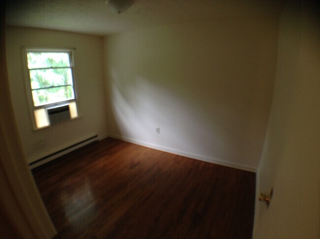 Building Photo - 895 Newtown Ct