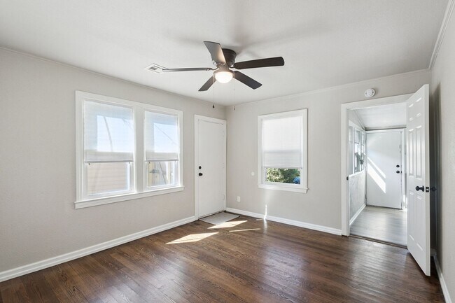 Building Photo - Location, Light & Lifestyle! 3-Bedroom Tulsa Beauty Near TU!