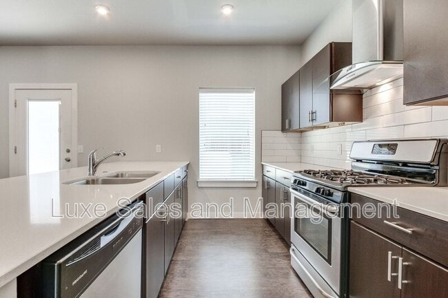 Building Photo - 17604 Sunny Hollow Rd