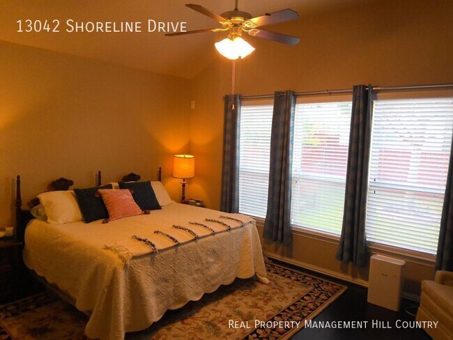 Building Photo - 13042 Shoreline Dr
